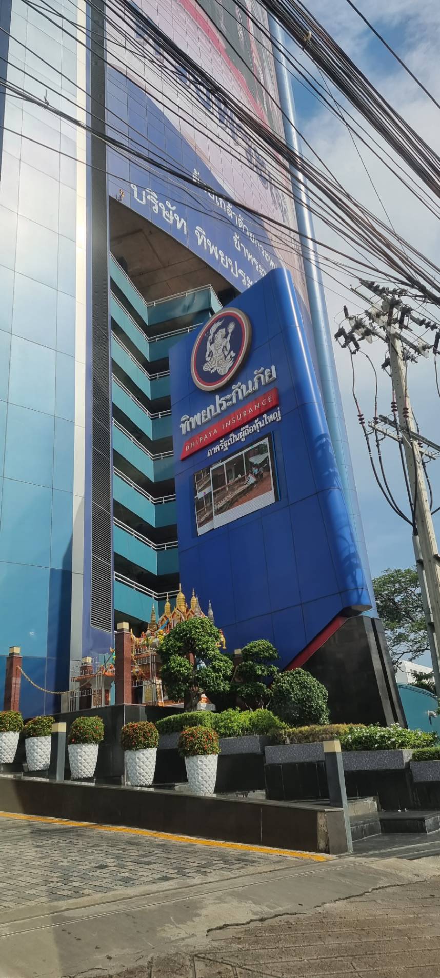 สหกรณ์อิสลามษะกอฟะฮ จำกัด โดยนายอภินันท์ แสล่หมัน ผู้จัดการใหญ่ เข้าพบปะพูดคุยหารือกับ คุณ กฤษฎา กิตติพรไพบูลย์ ผู้อำนวยการฝ่ายศูนย์ขยายงานรับประกันตะกาฟุล และคุณ นัจมา แสงเกษมศานติ์ ผู้จัดการส่วน