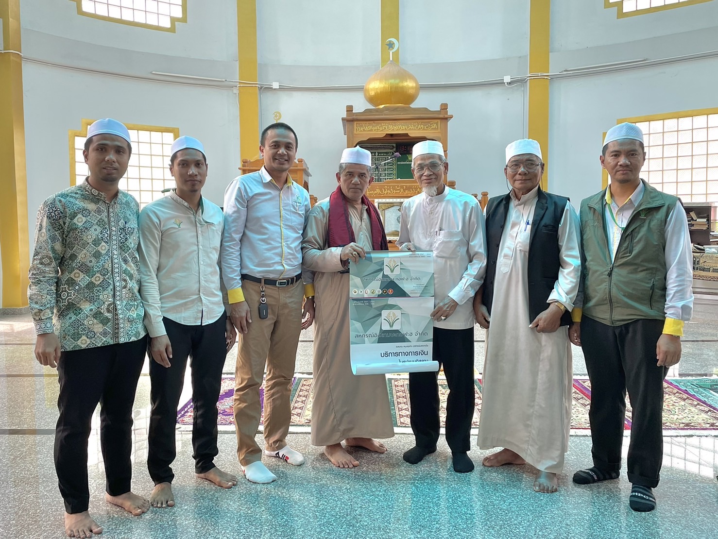 ลงพื้นที่ร่วมละหมาดญุมุอะฮฺ พร้อมมอบปฏิทินให้กับตัวแทนคณะกรรมการมัสยิดบ้านคลองโขง