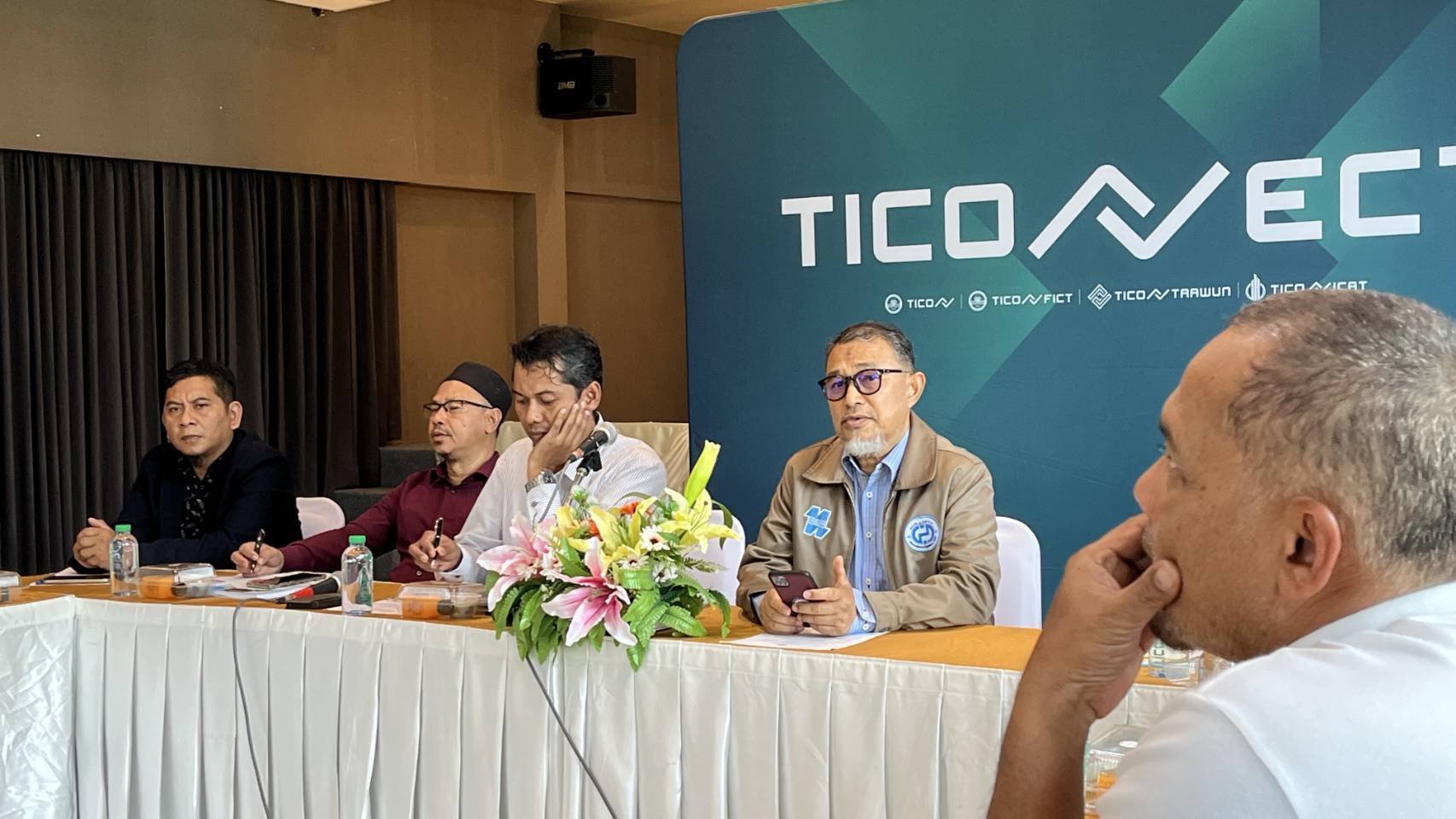เข้าร่วมนำเสนอความคิดเห็นและข้อแลกเปลี่ยนการทำงาน ในวงประชุมสมาชิกสหกรณ์อิสลามจากจังหวัดต่างๆ